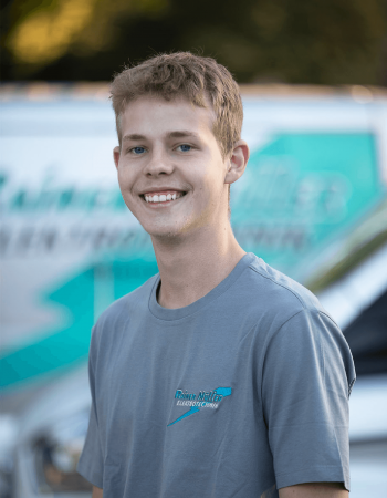 NILS BARALAusbildung: 2020 - 2024Meisterschule seit 01.02.2025